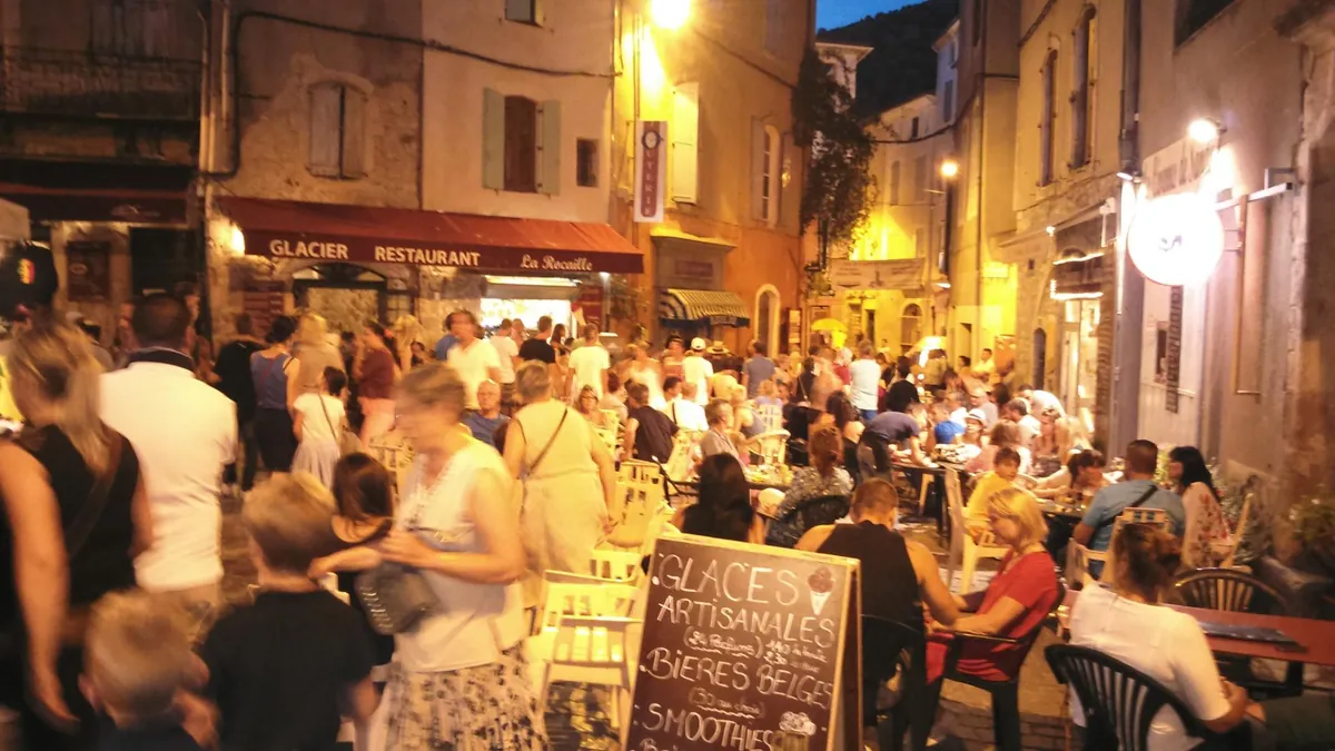 Marché nocturne d'Anduze en été
